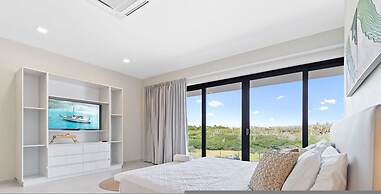 NEW Lux 4BR Villa w Private Pool Walk to Beach