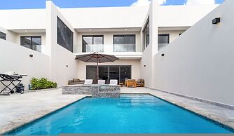 NEW Lux 4BR Villa w Private Pool Walk to Beach