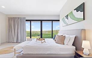 NEW Lux 4BR Villa w Private Pool Walk to Beach