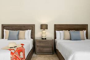 NEW Luxury 4BR Beachfront Villa w Infinity Pool