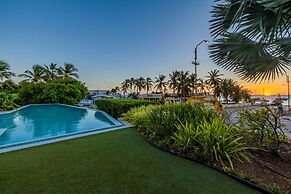 NEW Luxury 4BR Beachfront Villa w Infinity Pool