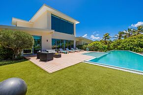 NEW Luxury 4BR Beachfront Villa w Infinity Pool