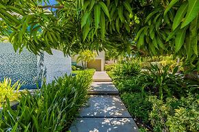 NEW Luxury 4BR Beachfront Villa w Infinity Pool