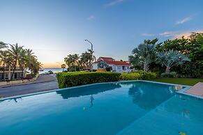 NEW Luxury 4BR Beachfront Villa w Infinity Pool