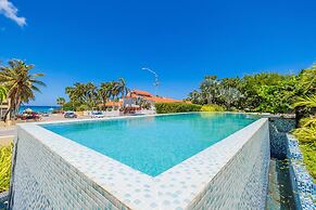 NEW Luxury 4BR Beachfront Villa w Infinity Pool
