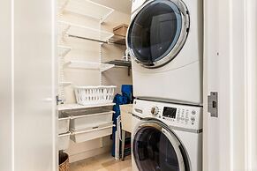 NEW Luxury 4BR Beachfront Villa w Infinity Pool