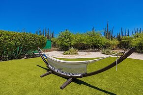 NEW Luxury 4BR Beachfront Villa w Infinity Pool