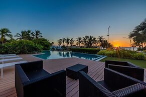NEW Luxury 4BR Beachfront Villa w Infinity Pool