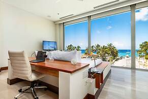 NEW Luxury 4BR Beachfront Villa w Infinity Pool