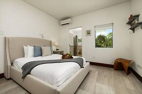 NEW Luxury 4BR Beachfront Villa w Infinity Pool