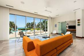 NEW Luxury 4BR Beachfront Villa w Infinity Pool