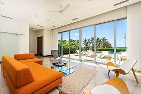 NEW Luxury 4BR Beachfront Villa w Infinity Pool