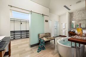 NEW Luxury 4BR Beachfront Villa w Infinity Pool