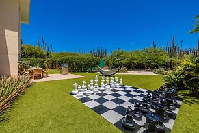 NEW Luxury 4BR Beachfront Villa w Infinity Pool