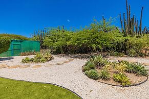 NEW Luxury 4BR Beachfront Villa w Infinity Pool