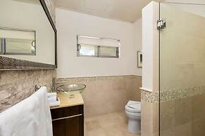 NEW Luxury 4BR Beachfront Villa w Infinity Pool