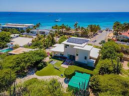 NEW Luxury 4BR Beachfront Villa w Infinity Pool