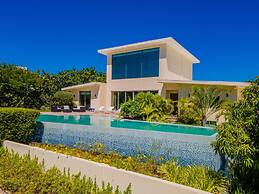 NEW Luxury 4BR Beachfront Villa w Infinity Pool