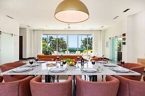 NEW Luxury 4BR Beachfront Villa w Infinity Pool