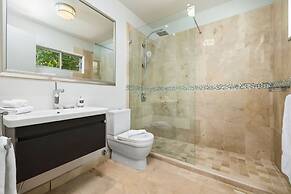 NEW Luxury 4BR Beachfront Villa w Infinity Pool