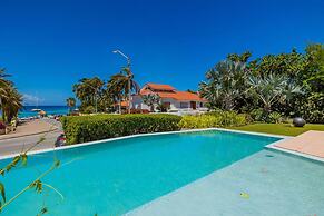 NEW Luxury 4BR Beachfront Villa w Infinity Pool