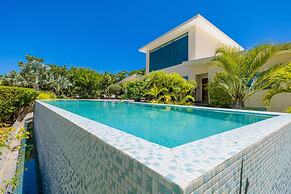 NEW Luxury 4BR Beachfront Villa w Infinity Pool