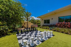 NEW Luxury 4BR Beachfront Villa w Infinity Pool