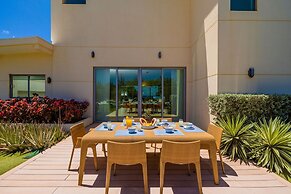 NEW Luxury 4BR Beachfront Villa w Infinity Pool