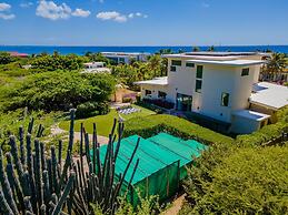 NEW Luxury 4BR Beachfront Villa w Infinity Pool