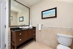 NEW Luxury 4BR Beachfront Villa w Infinity Pool