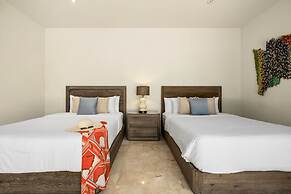 NEW Luxury 4BR Beachfront Villa w Infinity Pool