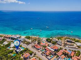 NEW Luxury 4BR Beachfront Villa w Infinity Pool