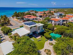 NEW Luxury 4BR Beachfront Villa w Infinity Pool