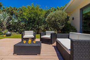 NEW Luxury 4BR Beachfront Villa w Infinity Pool