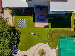 NEW Luxury 4BR Beachfront Villa w Infinity Pool