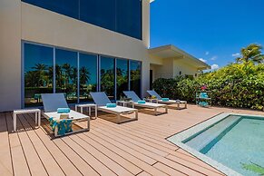 NEW Luxury 4BR Beachfront Villa w Infinity Pool