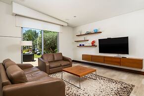 NEW Luxury 4BR Beachfront Villa w Infinity Pool