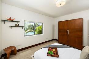 NEW Luxury 4BR Beachfront Villa w Infinity Pool