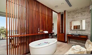 NEW Luxury 4BR Beachfront Villa w Infinity Pool