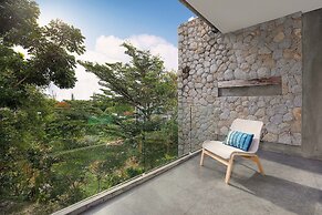 Avant-Garde 4BR Pool Villa Otero Kamala