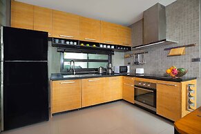 Avant-Garde 4BR Pool Villa Otero Kamala