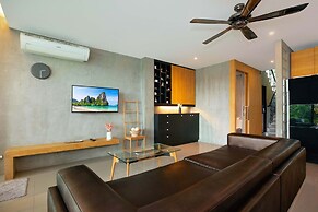 Avant-Garde 4BR Pool Villa Otero Kamala