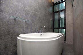 Avant-Garde 4BR Pool Villa Otero Kamala