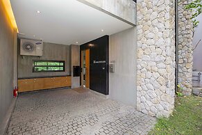 Avant-Garde 4BR Pool Villa Otero Kamala