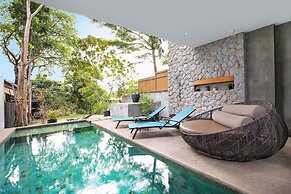 Avant-Garde 4BR Pool Villa Otero Kamala