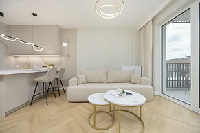 Żupnicza Apartment Warsaw by Renters