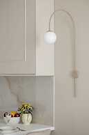 Żupnicza Apartment Warsaw by Renters