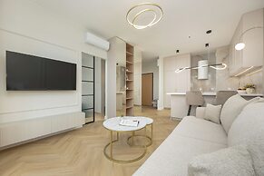 Żupnicza Apartment Warsaw by Renters