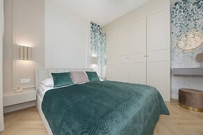 Żupnicza Apartment Warsaw by Renters