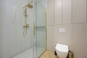 Żupnicza Apartment Warsaw by Renters